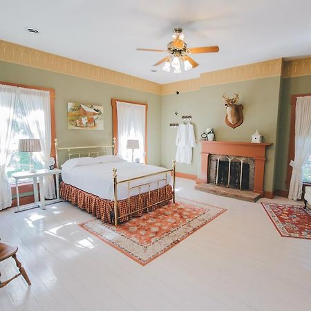 Old Caledonian Bed & Breakfast 외부 사진
