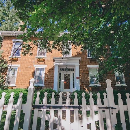 Old Caledonian Bed & Breakfast 외부 사진