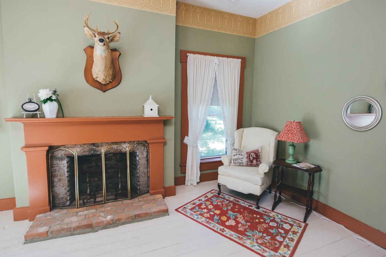 Old Caledonian Bed & Breakfast 외부 사진