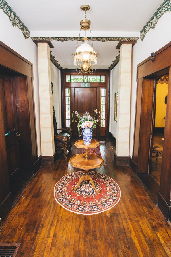 Old Caledonian Bed & Breakfast 외부 사진