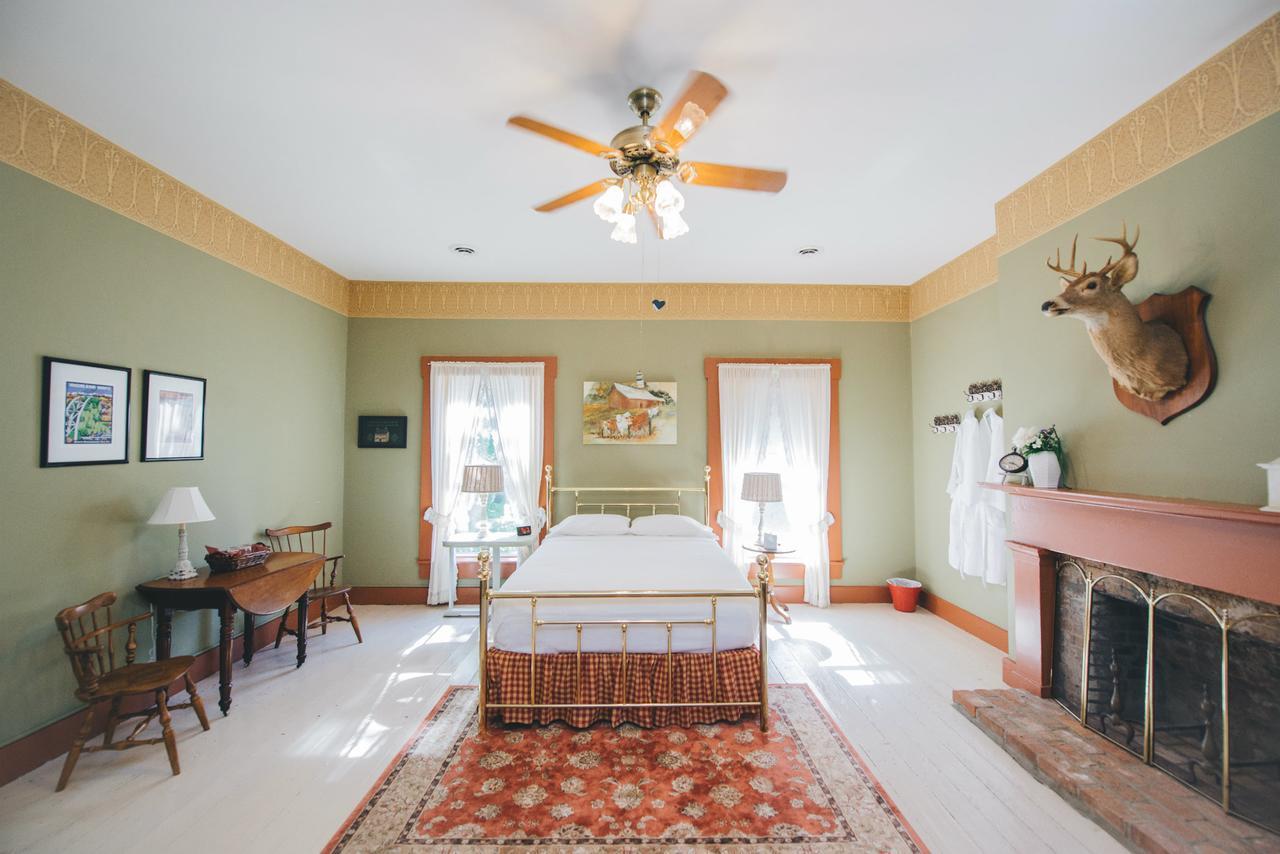 Old Caledonian Bed & Breakfast 외부 사진