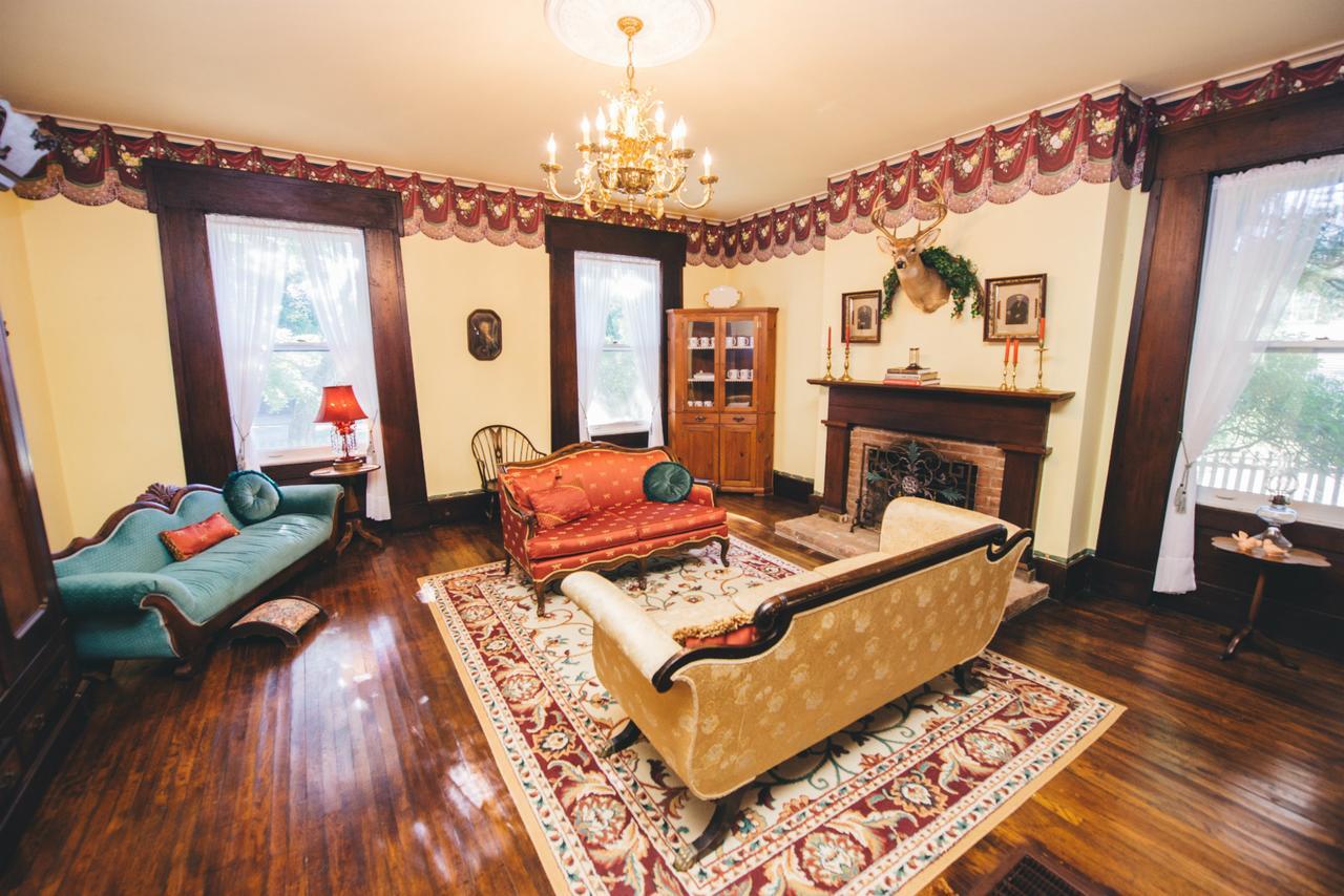 Old Caledonian Bed & Breakfast 외부 사진