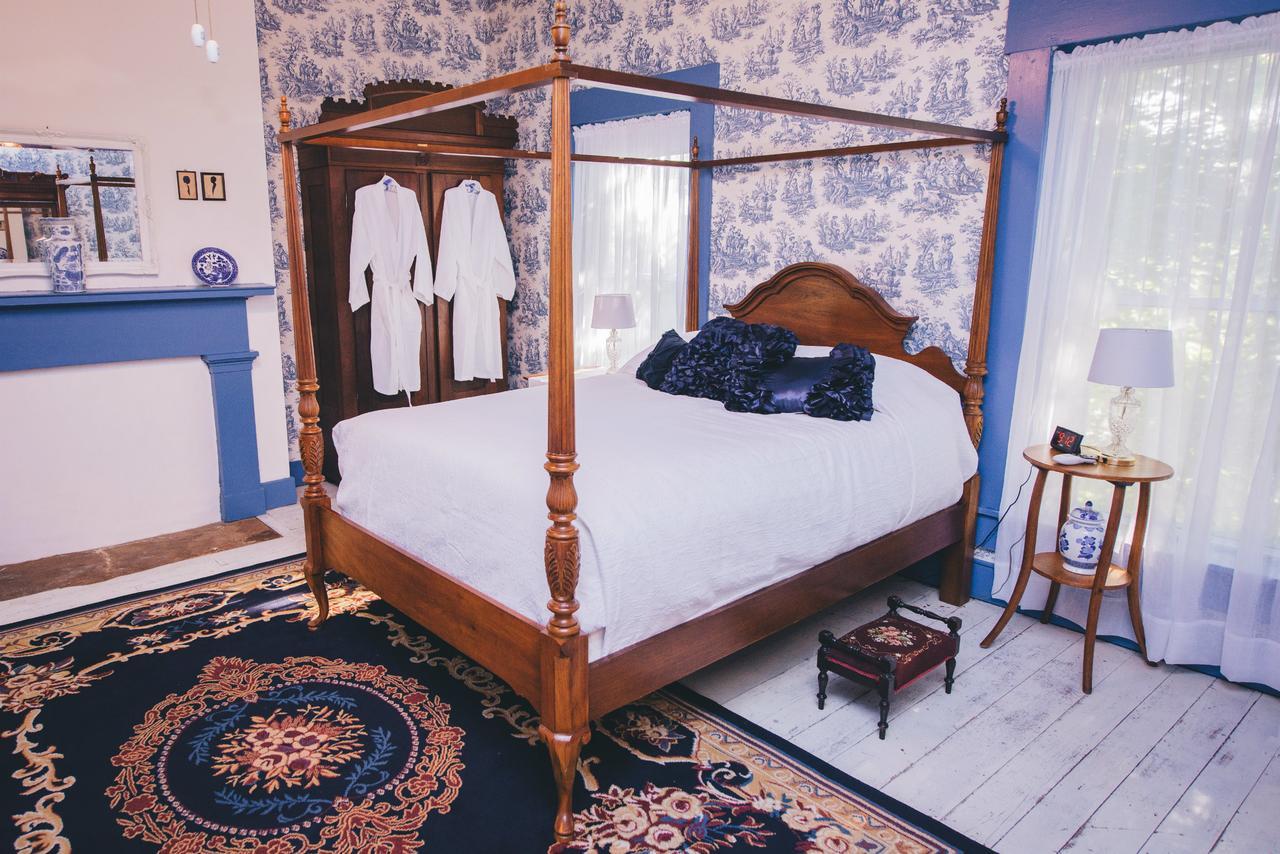Old Caledonian Bed & Breakfast 외부 사진
