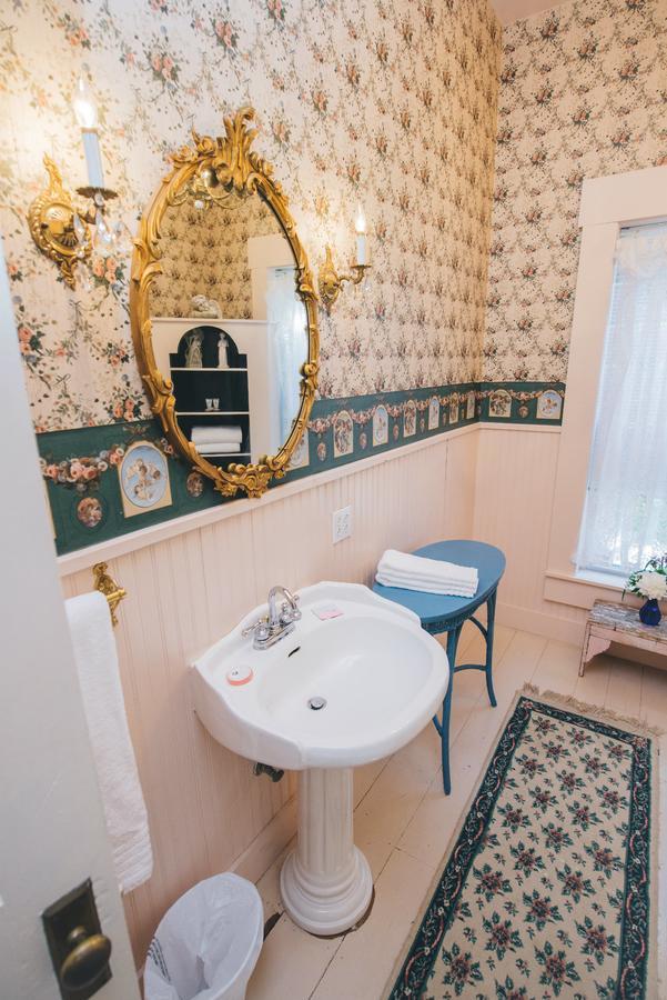 Old Caledonian Bed & Breakfast 외부 사진