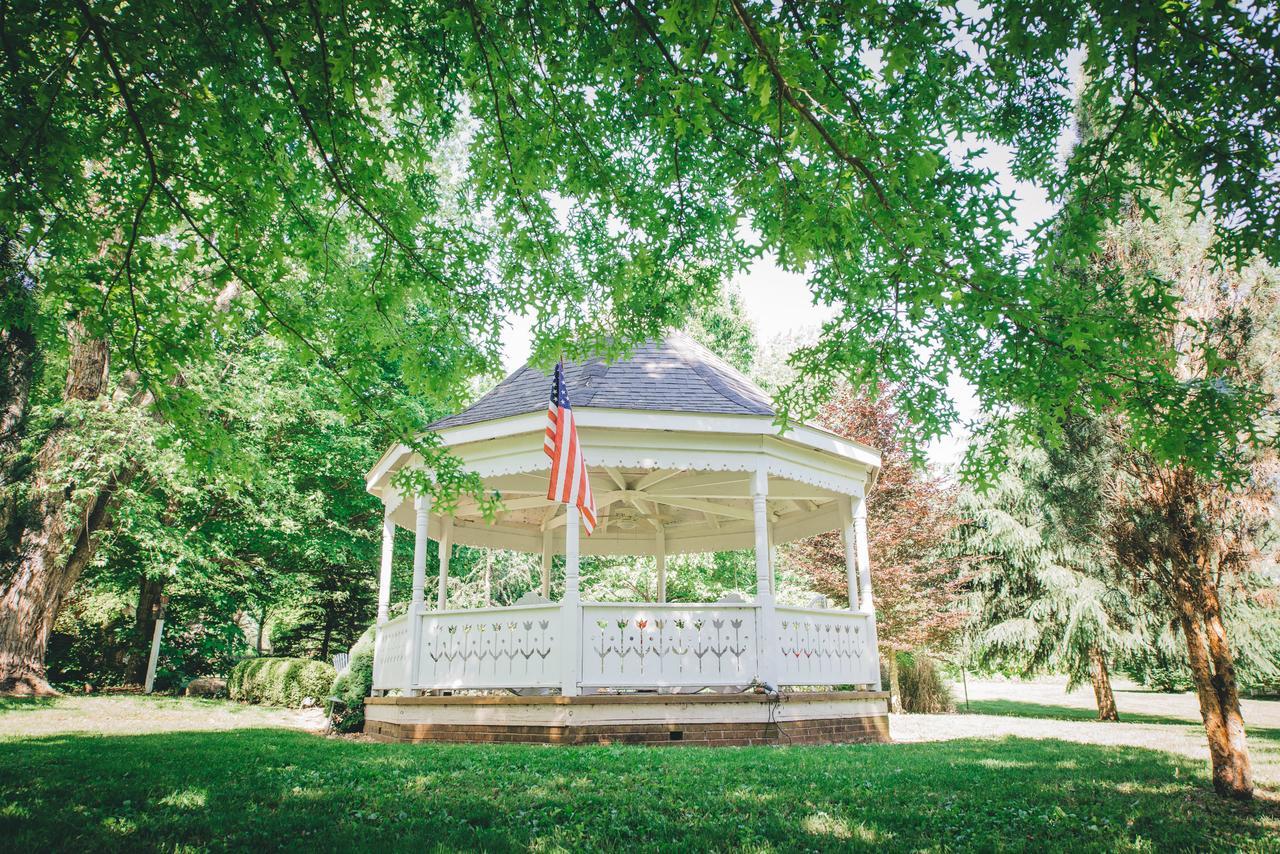Old Caledonian Bed & Breakfast 외부 사진
