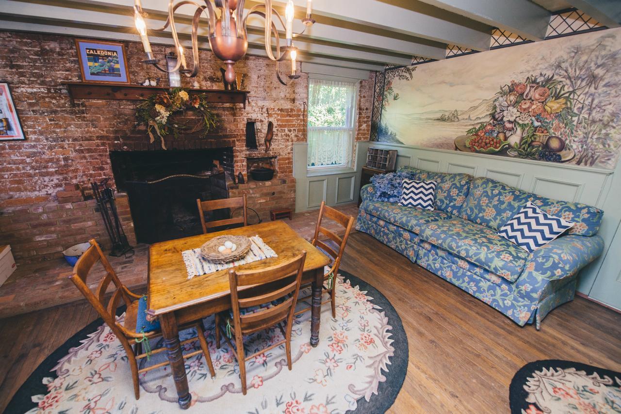 Old Caledonian Bed & Breakfast 외부 사진