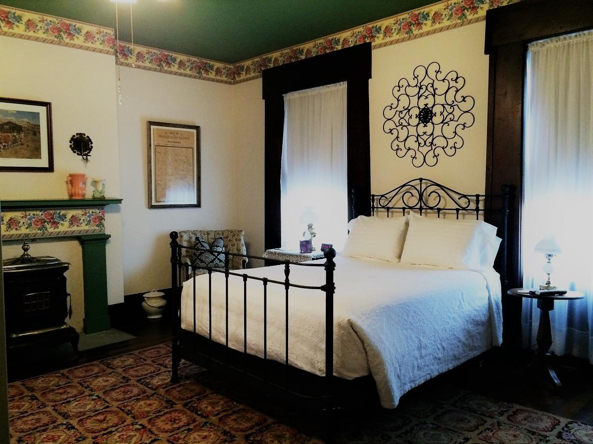 Old Caledonian Bed & Breakfast 외부 사진