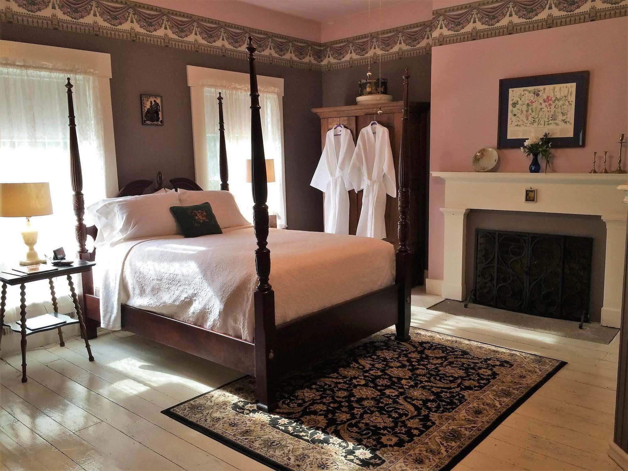 Old Caledonian Bed & Breakfast 외부 사진