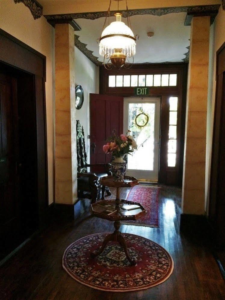 Old Caledonian Bed & Breakfast 외부 사진