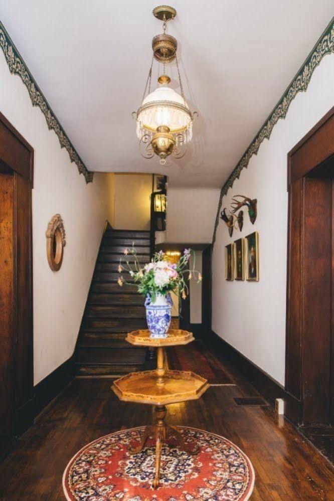 Old Caledonian Bed & Breakfast 외부 사진