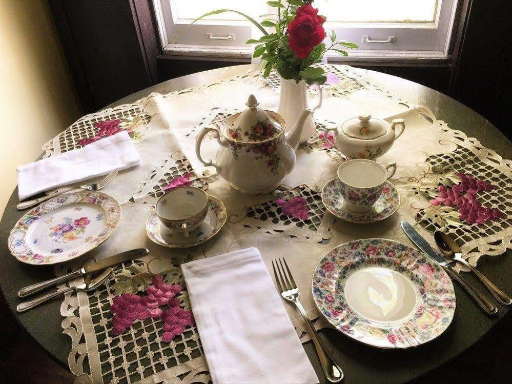 Old Caledonian Bed & Breakfast 외부 사진