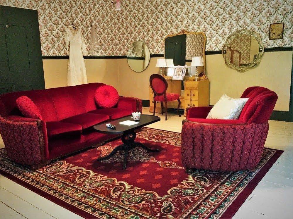 Old Caledonian Bed & Breakfast 외부 사진